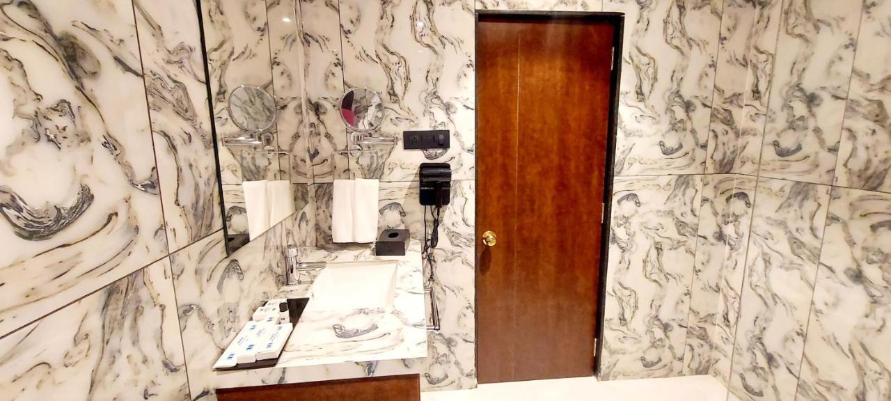Hotel Madhuban Silvassa Zewnętrze zdjęcie