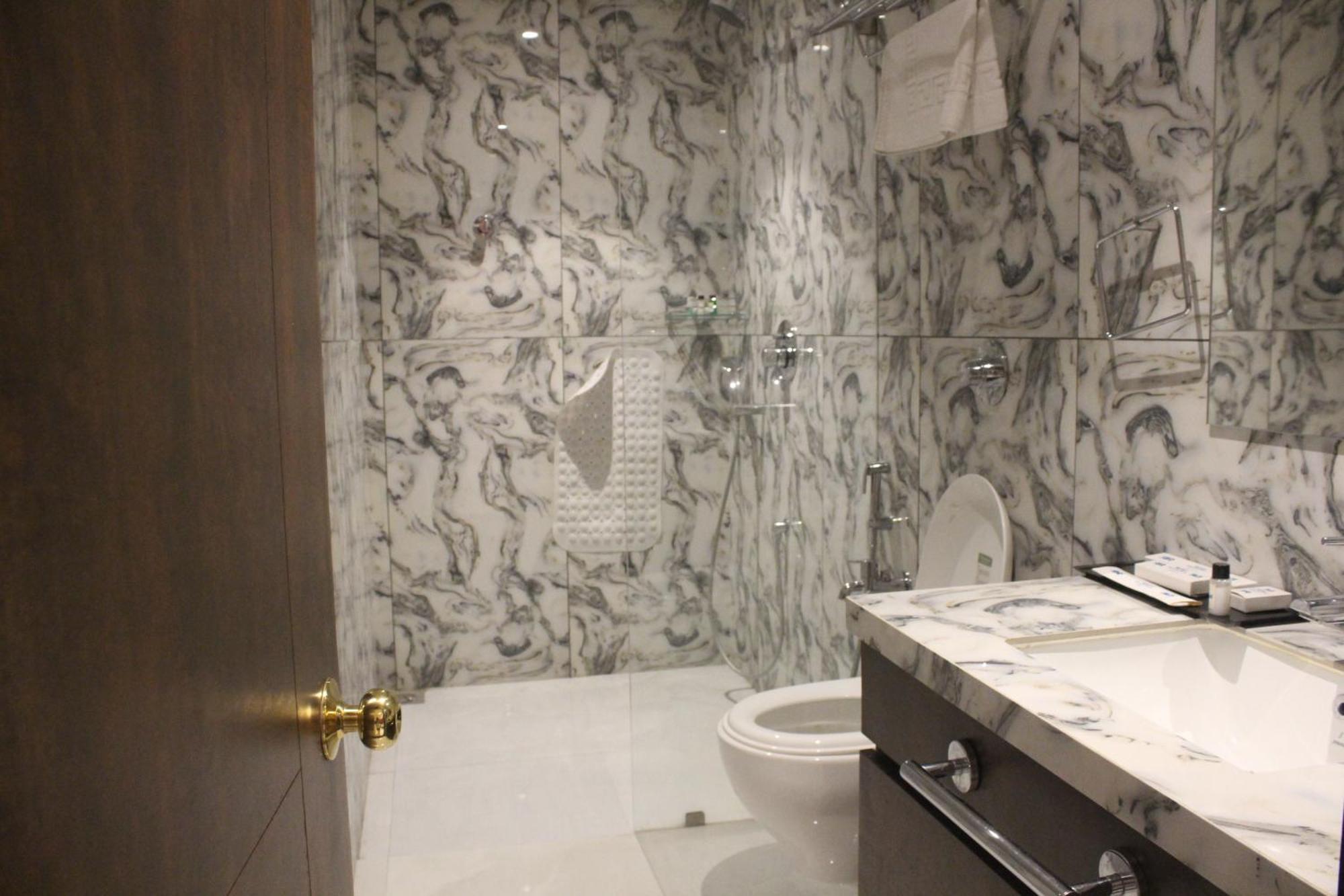 Hotel Madhuban Silvassa Zewnętrze zdjęcie